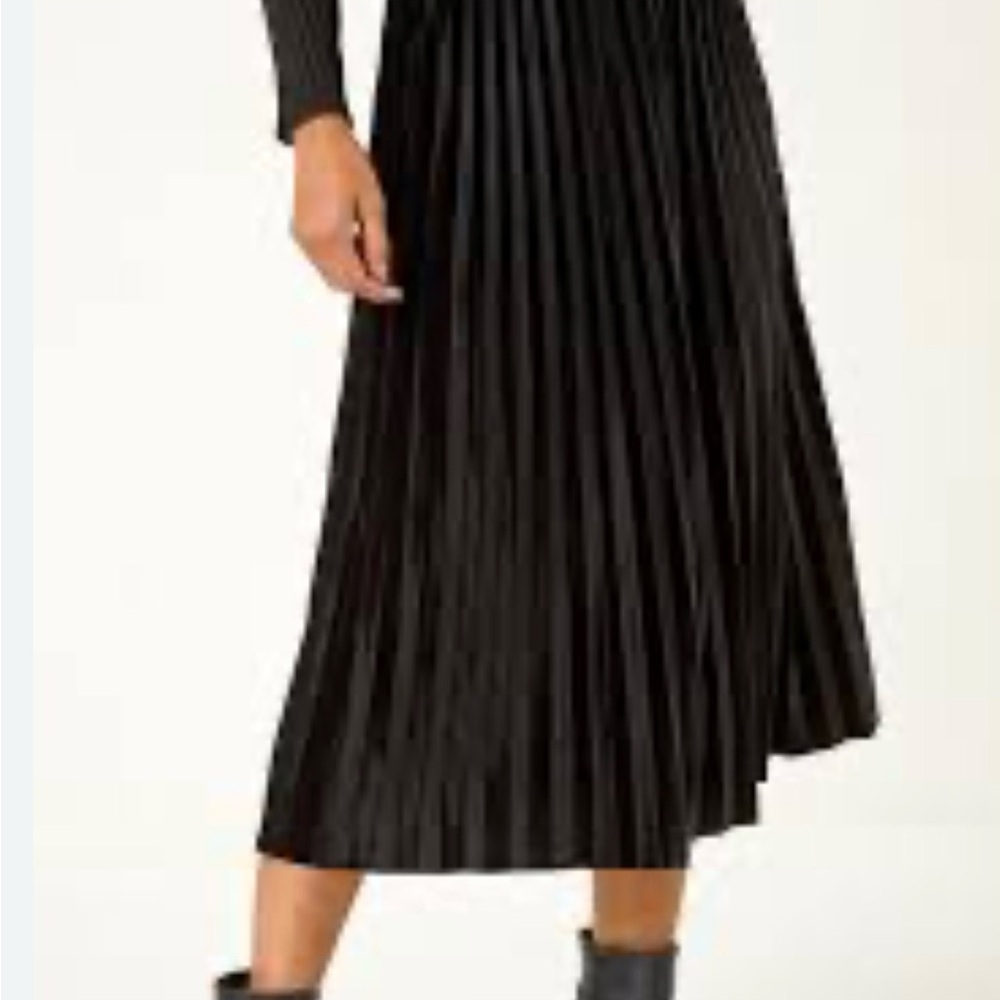 On 34th Black A-Line Velvet Midi Pleated Skirt Size Medium